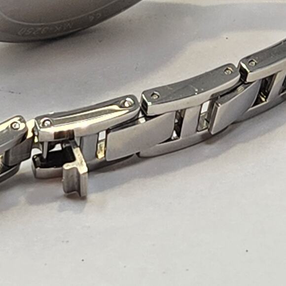 Michael Kors Slim Runway Crystal Pave Ladies Watch MK3250 Silver Tone Works - Picture 7 of 10